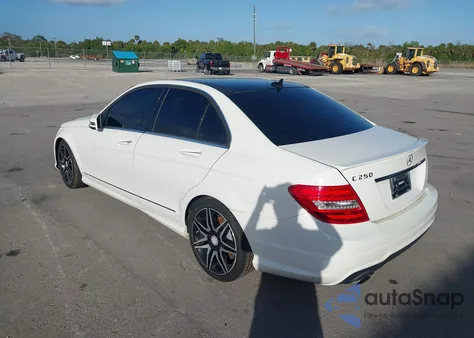 2013 Mercedes-Benz C 250 Sport из США, поврежденный, VIN WDDGF4HB6DA801676